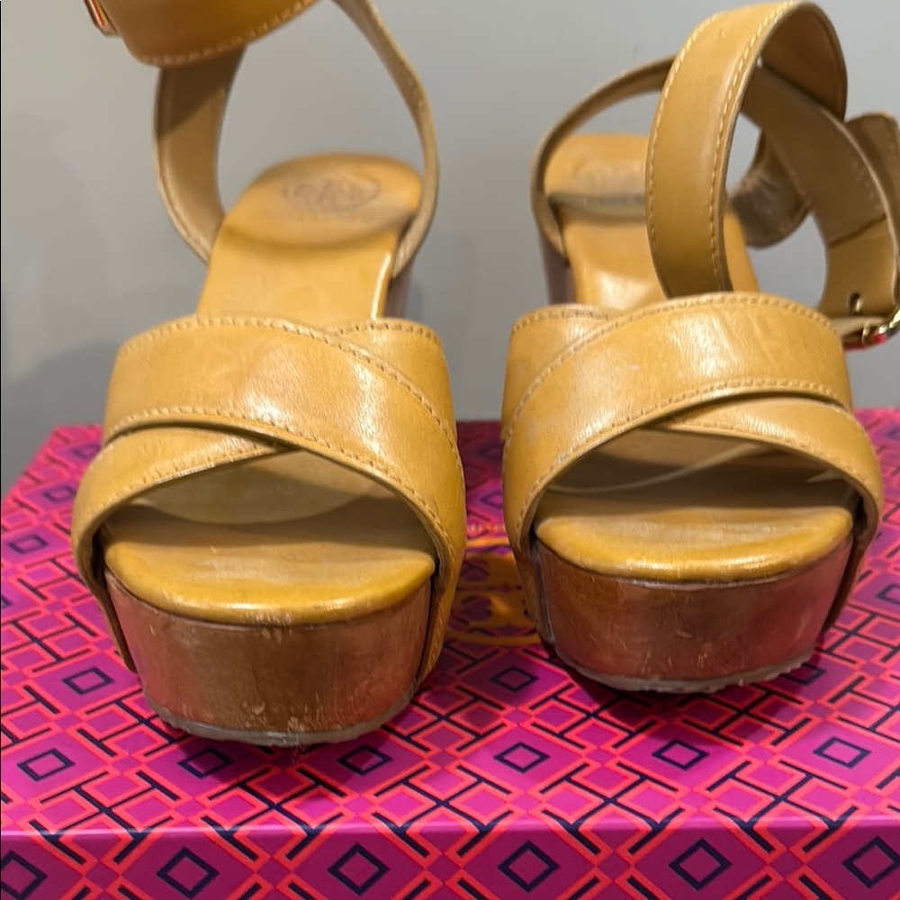Tory Burch Tan Platform Sandals with Chunky Heel - Picture 9 of 13